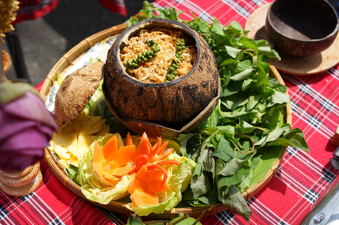Bò Nướng Trái Dừa